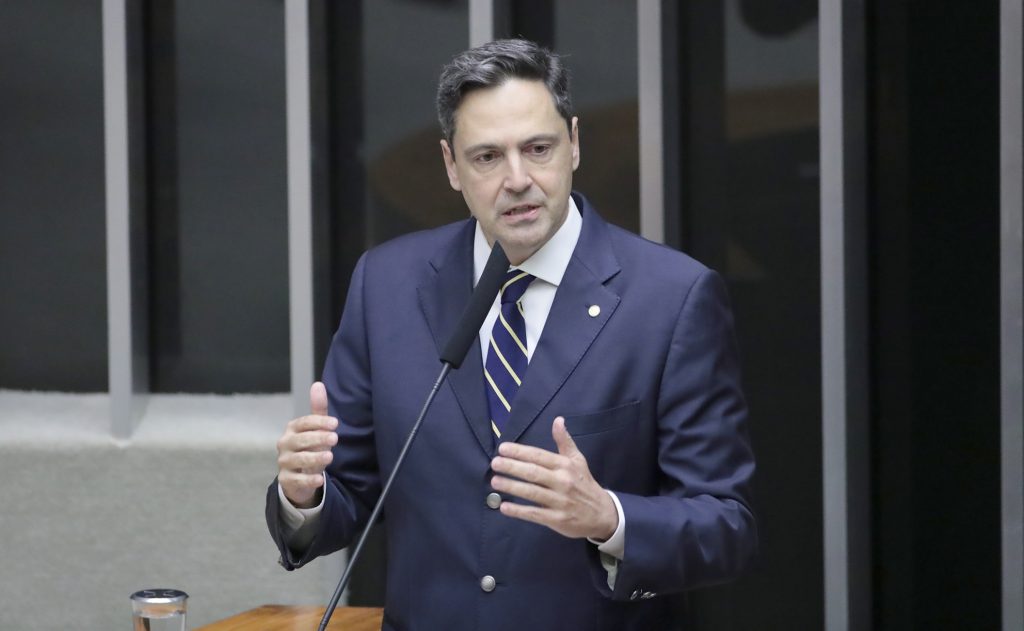 Bolsonaristas avançam na Câmara com projetos que miram o STF