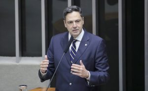 Bolsonaristas avançam na Câmara com projetos que miram o STF