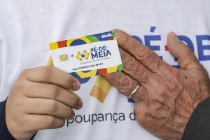 Pé-de-Meia: nascidos em julho e agosto recebem nesta quinta-feira a parcela de R$ 200