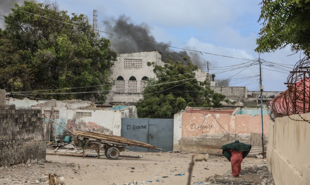 Atentado islamista em praia da Somália deixa ao menos 37 mortos
