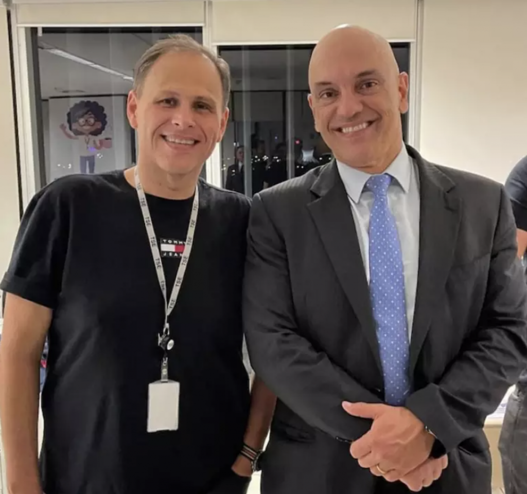 PF intima ex-assessor de Moraes a depor sobre vazamento de mensagens