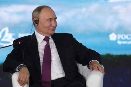 Em tom sarcástico, Putin expressa apoio a Kamala Harris