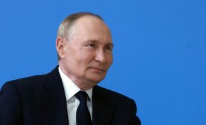 Putin chega à Mongólia, sua primeira viagem a um país membro do TPI desde sua ordem de prisão