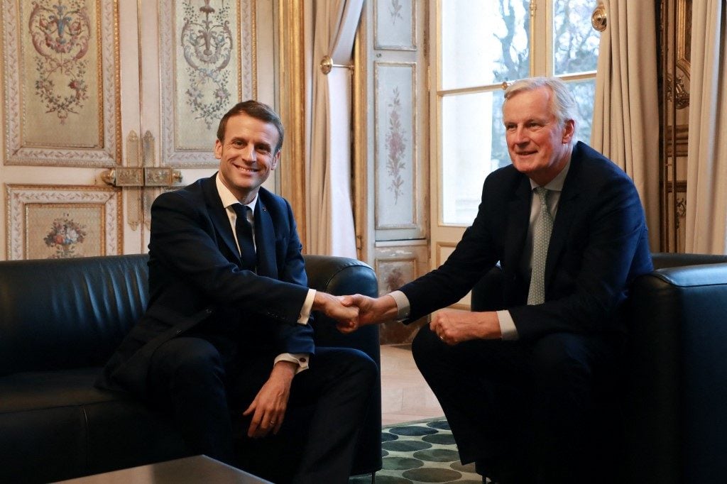 Primeiro-ministro da França finaliza difíceis consultas para formar governo