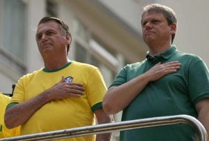 Moraes autoriza Bolsonaro a receber visita de Tarcísio de Freitas