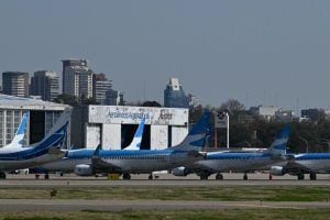 Greve de aeronautas afeta mais de 30 mil passageiros na Argentina