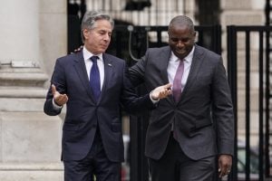 EUA e países europeus anunciam novas sanções ao Irã pelo envio de mísseis à Rússia