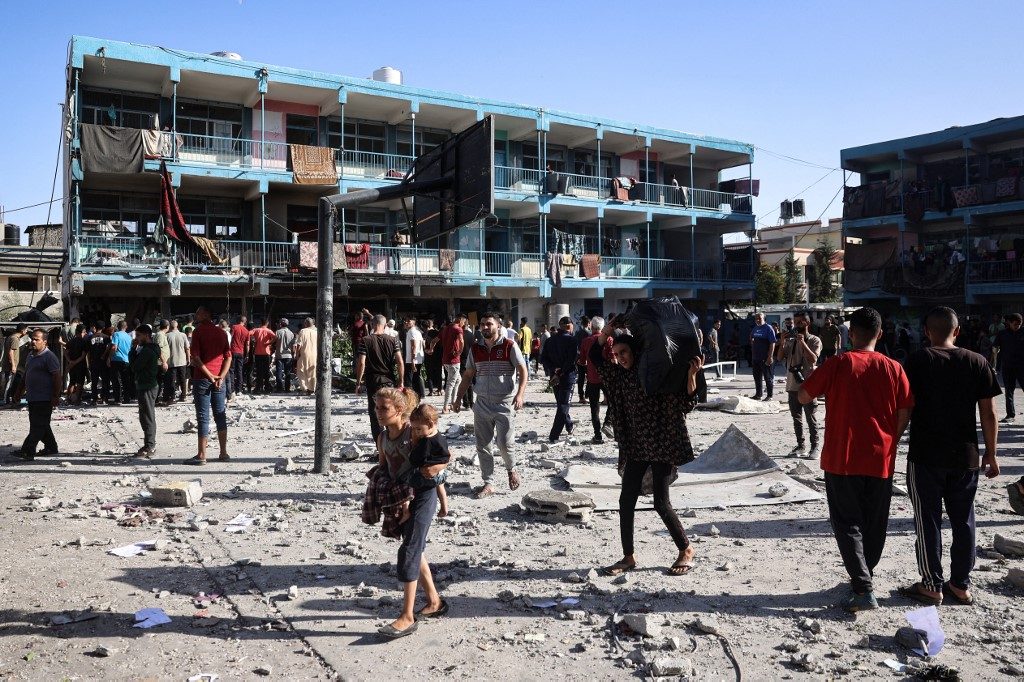 Defesa Civil de Gaza reporta 14 mortos em novo bombardeio israelense contra uma escola