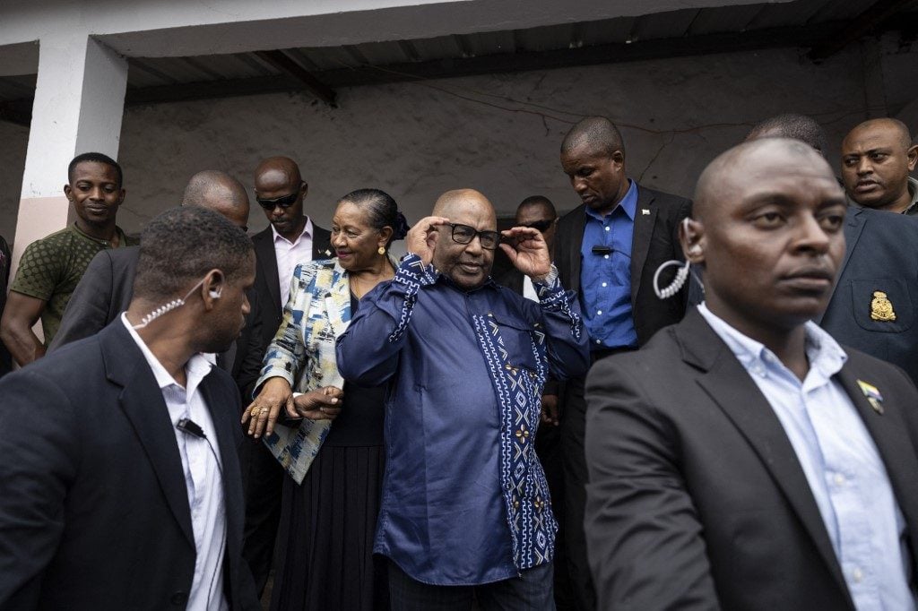 Presidente de Comores levemente ferido em ataque com arma branca
