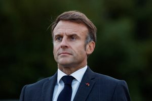 Parlamento francês aprova debate sobre destituição de Macron