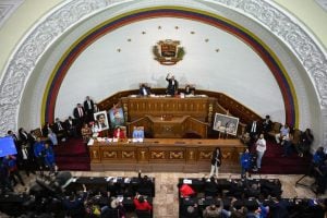 Assembleia da Venezuela repudia decisão do Parlamento Europeu em sessão com vazamento de áudio contra opositor