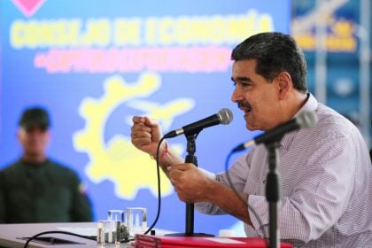 Maduro denuncia ‘espionagem’ via WhatsApp na Venezuela