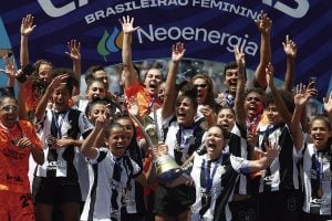 A bola a rolar