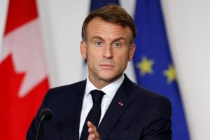 Macron diz que Europa está pronta para oferecer garantias de segurança à Ucrânia