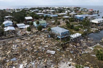 Americanos aguardam ajuda após passagem do furacão Helene