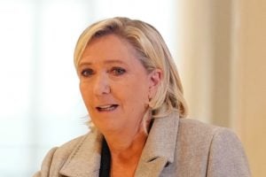 Justiça francesa julga líder ultradireitista Le Pen por malversação de fundos europeus