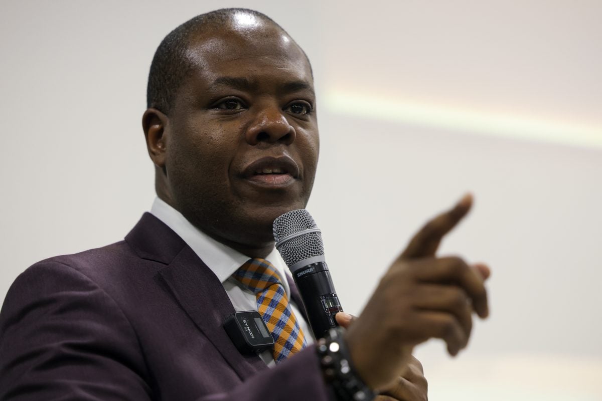 Mendonça dá 15 dias para Silvio Almeida se manifestar sobre denúncia de importunação sexual