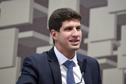 João Campos vai assumir presidência do PSB e reforça aliança com o PT para 2026