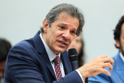 Haddad antecipa volta aos trabalhos e terá reunião com Lula nesta segunda