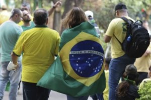 Direita, volver