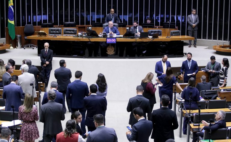 Câmara aprova diretrizes para atendimento e tratamento de pessoas com fibromialgia