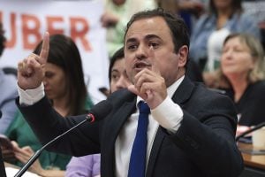 Glauber Braga protocola recurso na CCJ da Câmara contra sua cassação; entenda os próximos passos