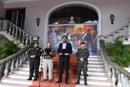 Ministro e deputado parentes da presidente de Honduras renunciam por suposto escândalo narco