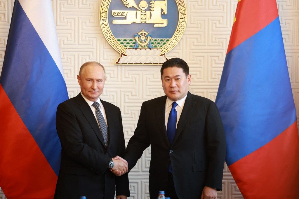 União Europeia diz lamentar decisão da Mongólia de não prender Putin