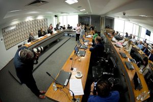 Projeto que permite adaptar horário de trabalho por motivo religioso avança no Senado