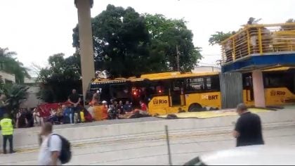 Acidente com BRT no Rio deixa mais de 60 feridos