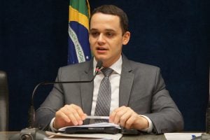 Pazolini segue líder na disputa pela prefeitura de Vitória, mostra Atlas