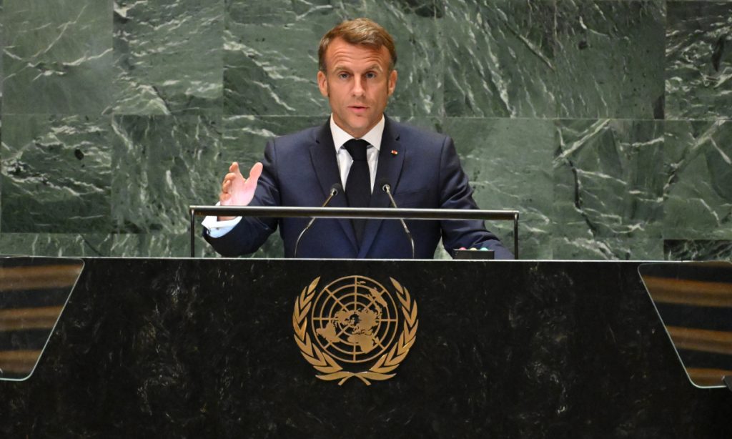 Macron pede que Israel 'detenha escalada no Líbano' e a Hezbollah, que pare de atirar contra Israel