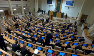 Parlamento da Geórgia adota lei contra os direitos LGBTQIAP+