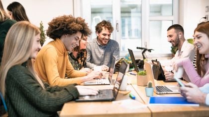 Empresas brasileiras ainda preferem profissionais com menos de 40 anos, aponta estudo