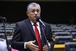Projeto inclui gordofobia na lei que define crimes resultantes de preconceito de raça e cor