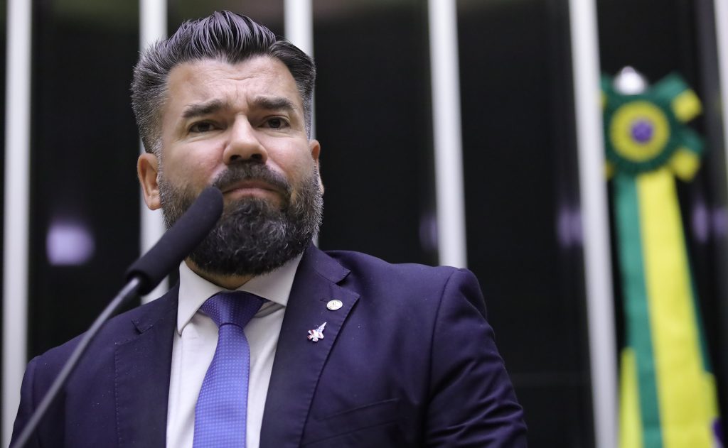 Projeto de lei propõe suspender o direito de presos provisórios votarem em eleições