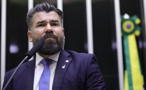 Projeto de lei propõe suspender o direito de presos provisórios votarem em eleições