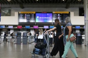 Anatel encontra torre de celular suspeita de interferir no sinal de GPS do aeroporto de Guarulhos