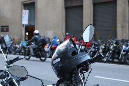 Mais de metade dos proprietários de motos no Brasil não têm habilitação
