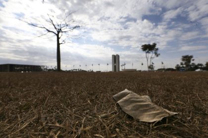Oito estados e DF têm alerta de grande perigo para baixa umidade