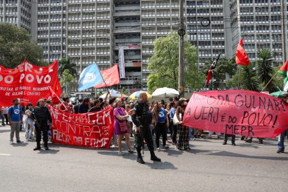 Após autorização judicial, PM entra no campus da Uerj para retirar manifestantes