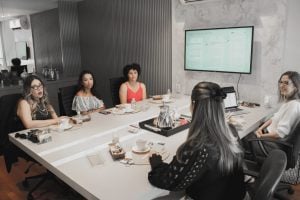 Empreendedora orienta mulheres em soluções de crédito