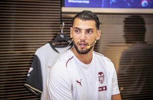 Jogador do Valencia Rafa Mir é detido por suposta agressão sexual