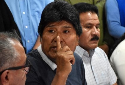 Manifestantes bloqueiam vias na Bolívia em protesto contra possível prisão de Evo Morales