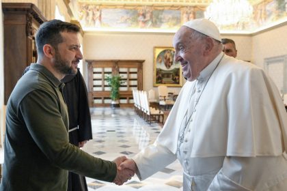 Zelensky pede ajuda do Vaticano para libertar prisioneiros ucranianos na Rússia