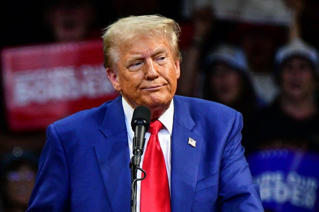 Homem armado é preso perto de comício de Trump na Califórnia