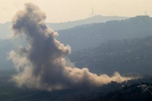 Israel ataca sem trégua redutos do Hezbollah no Líbano