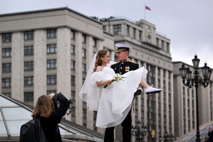 Deputados russos votam lei que proíbe a promoção de um estilo de vida ‘sem filhos’