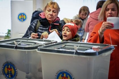Referendo sobre a UE na Moldávia tem vitória apertada do ‘Sim’
