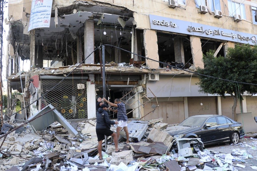 Israel bombardeia empresa acusada de financiar o Hezbollah